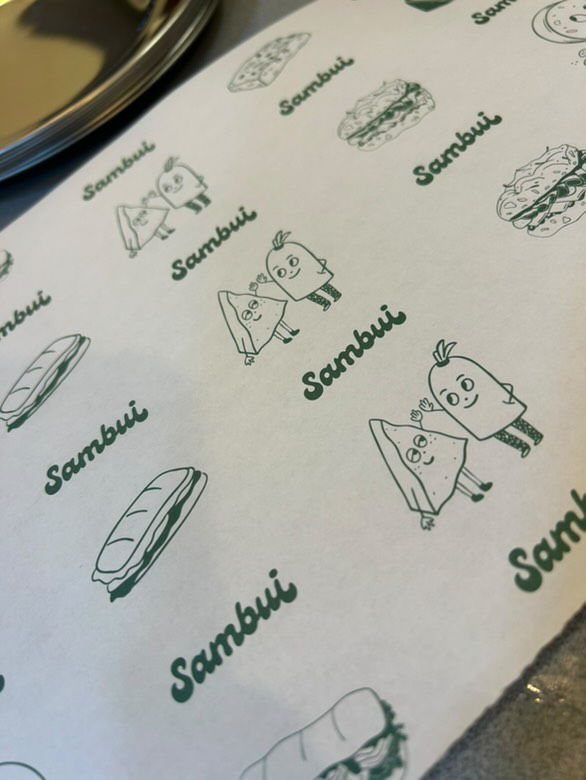 Aplicacion de marca Sambui en papel para comida
