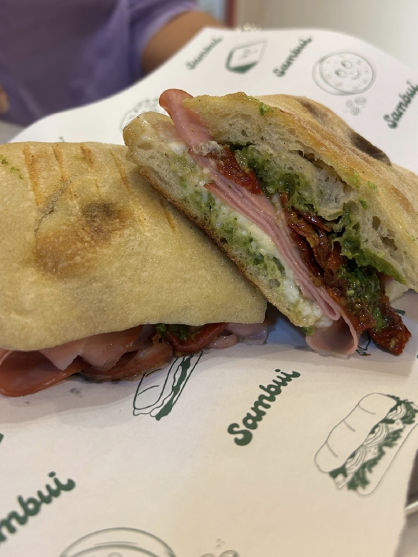 Aplicacion de marca Sambui en papel para comida