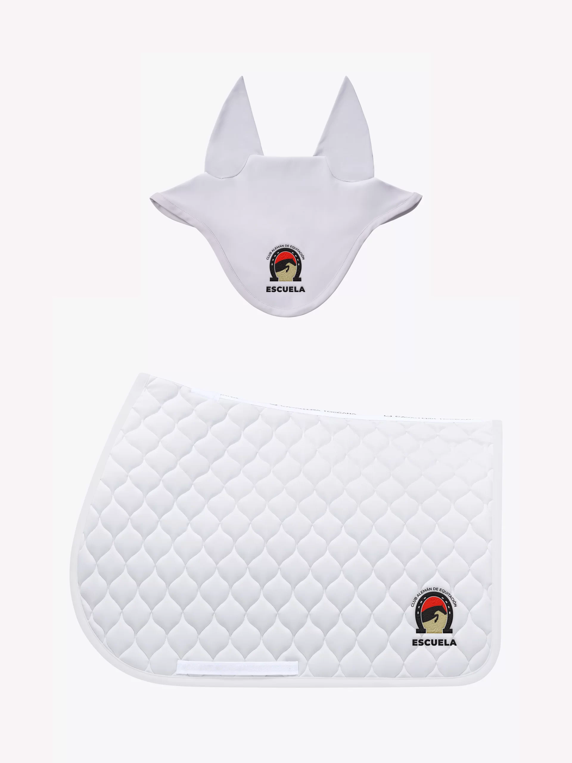 Mockup de aplicacion de la marca en mandiles y orejeras para caballos de equitación