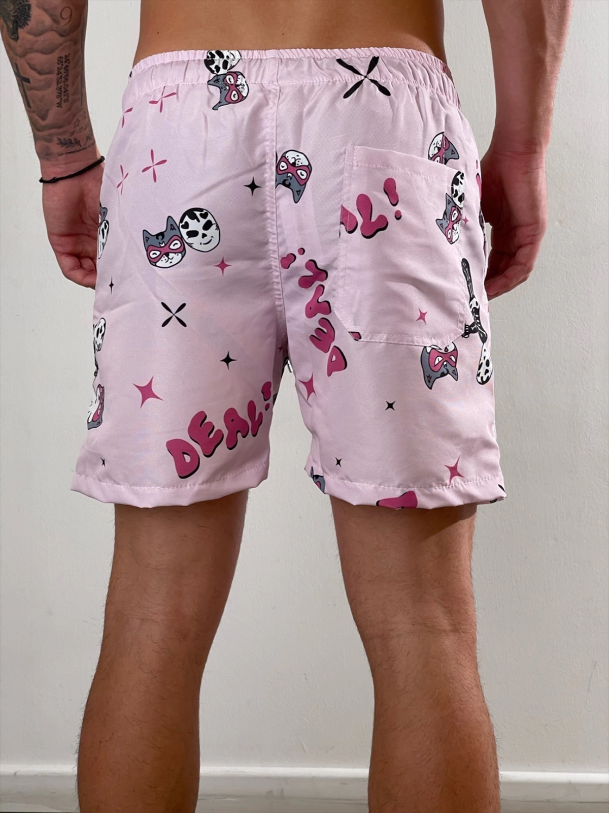 Mockup de trajes de baño de hombre con Ilustraciones personalizadas hechas a mano para Tukyverse